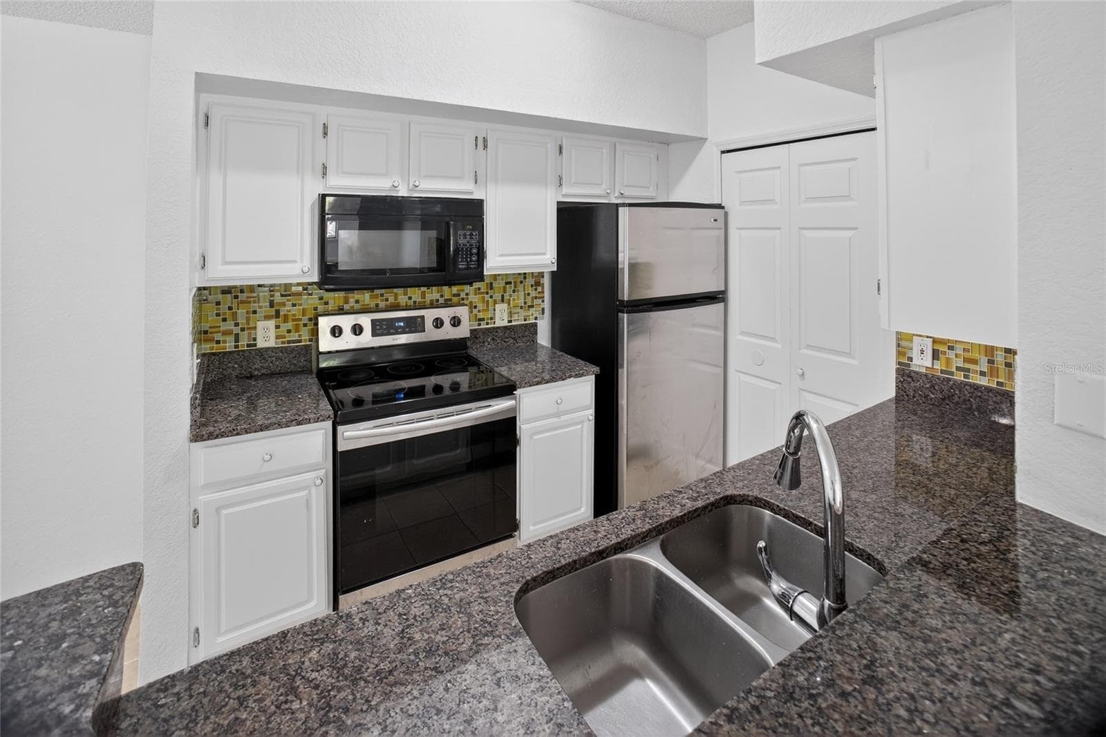 Condominium at 13003 PLANTATION PARK CIR #1323, ORLANDO, photo 5 of 38