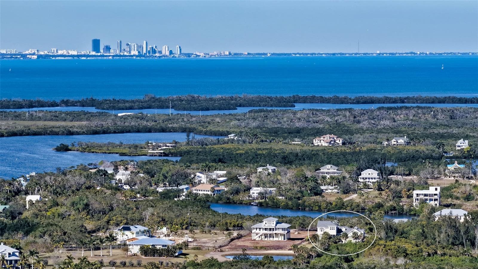 Easy access to downtown St. Petersburg - 925 BAYSHORE DR, TERRA CEIA