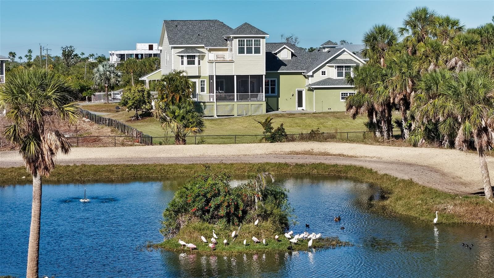Exterior back of home with plenty of room for a pool - 925 BAYSHORE DR, TERRA CEIA