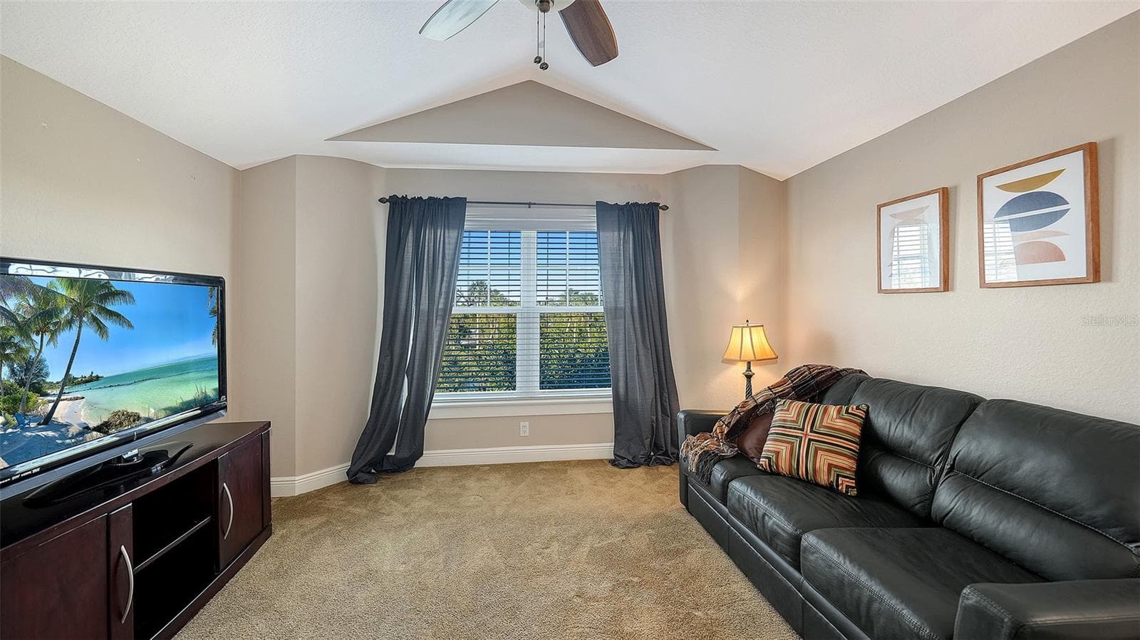 The home offers 2 separate offices. - 925 BAYSHORE DR, TERRA CEIA