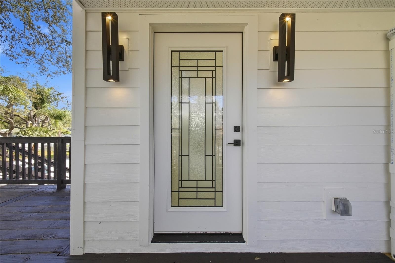 Main Living Space Entrance - 1109 CHARLES ST, CLEARWATER