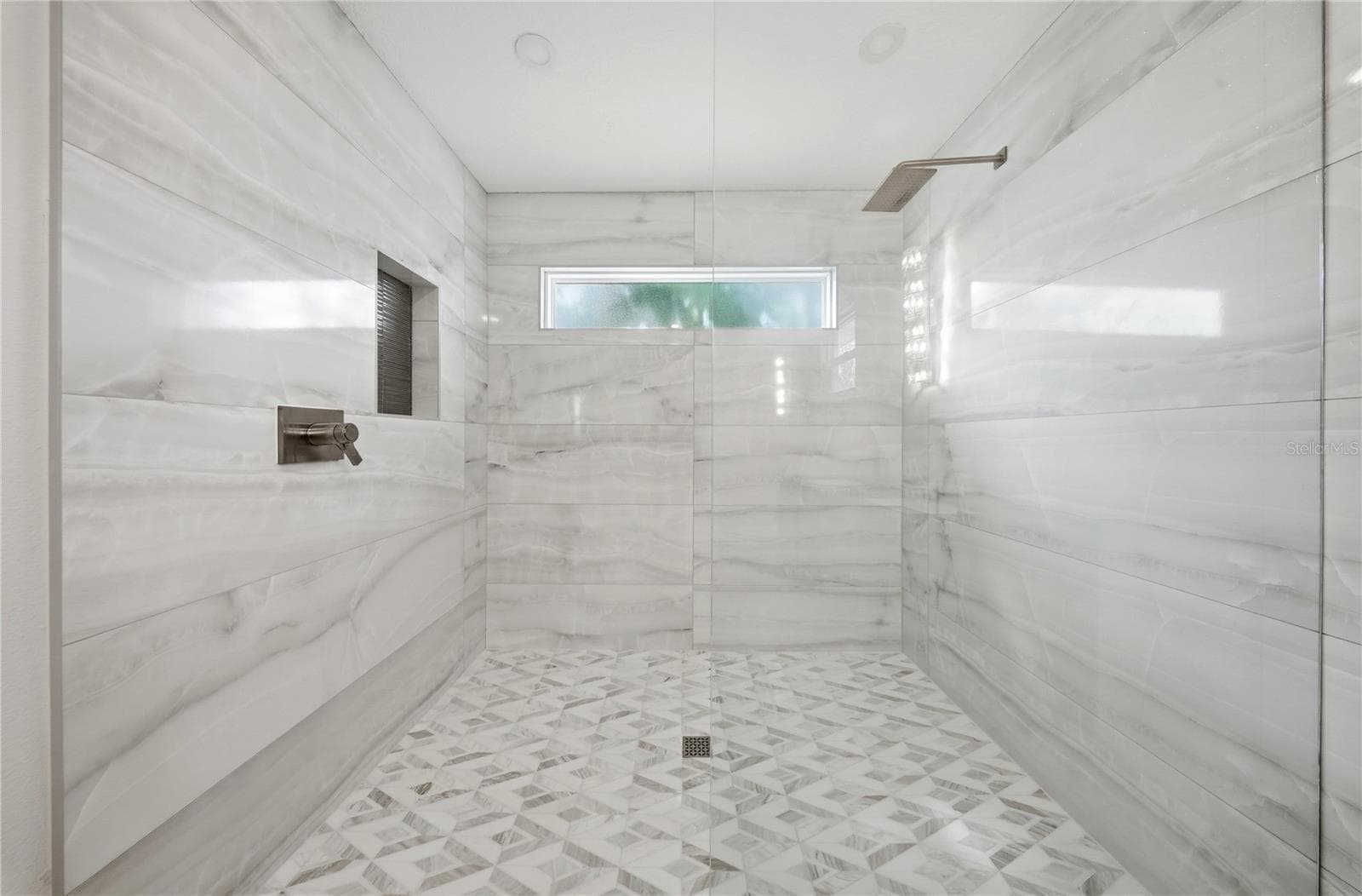 Primary Bedroom Bathroom - 1109 CHARLES ST, CLEARWATER