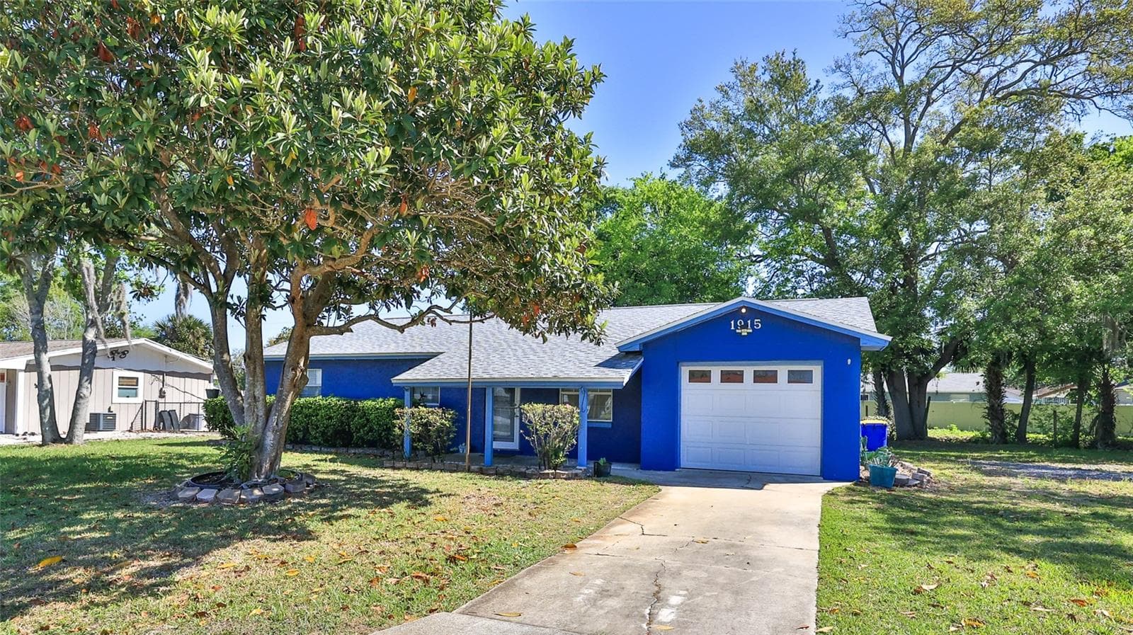 1915 UMBRELLA TREE DR