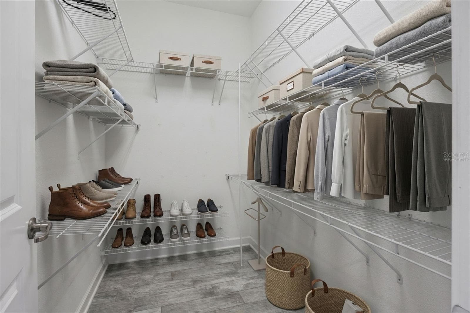 Virtually staged primary closet - 3464 EMBERS LN, CLERMONT