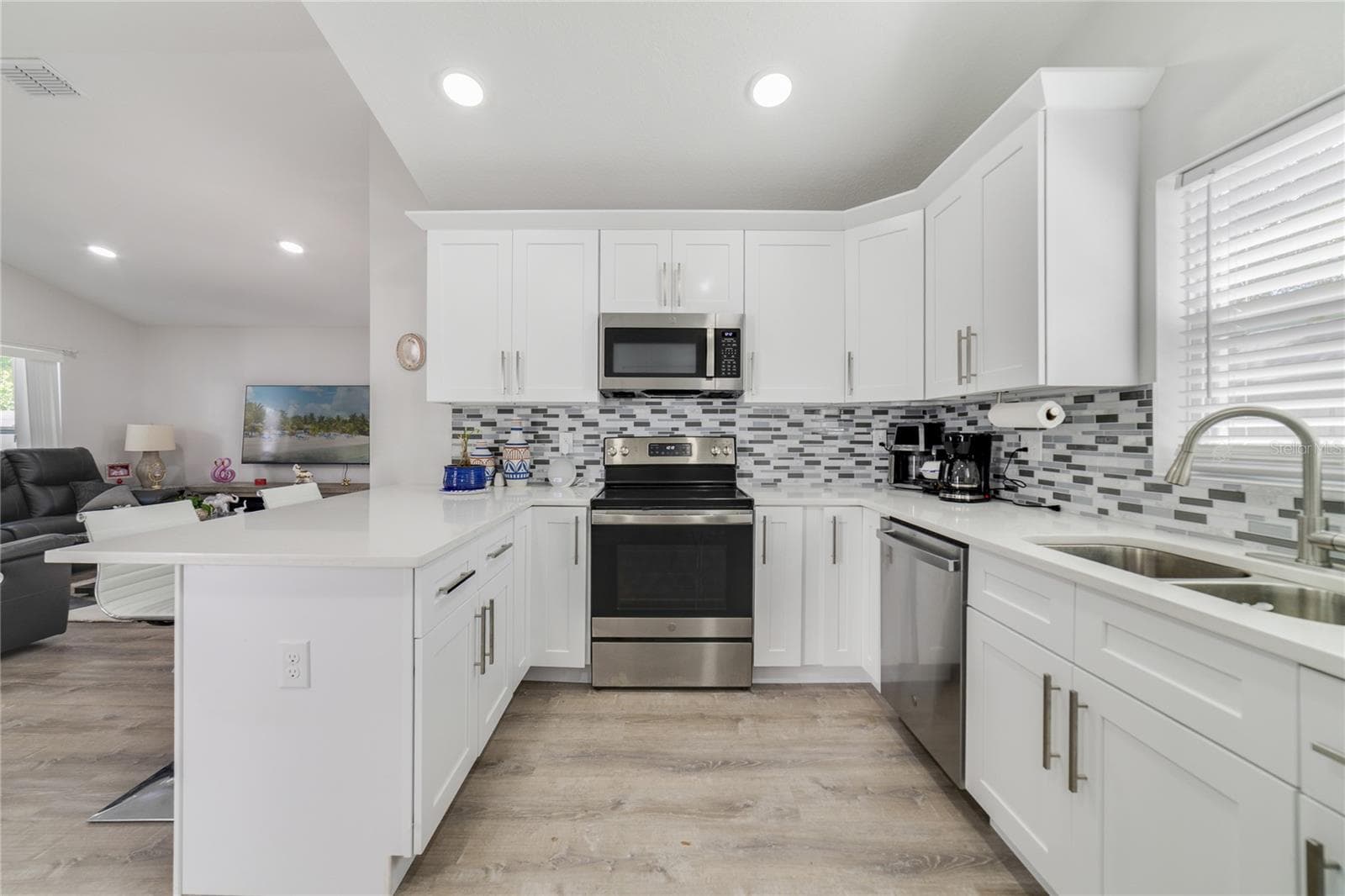Single Family Residence at 1104 W 3RD ST, SANFORD, photo 5 of 17