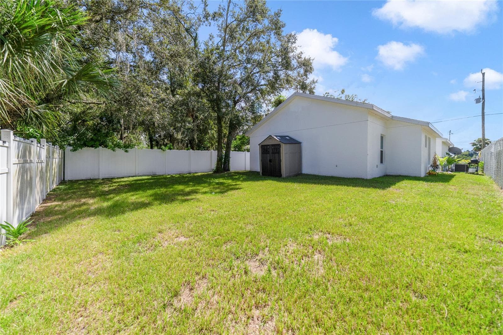 Single Family Residence at 1104 W 3RD ST, SANFORD, photo 15 of 17