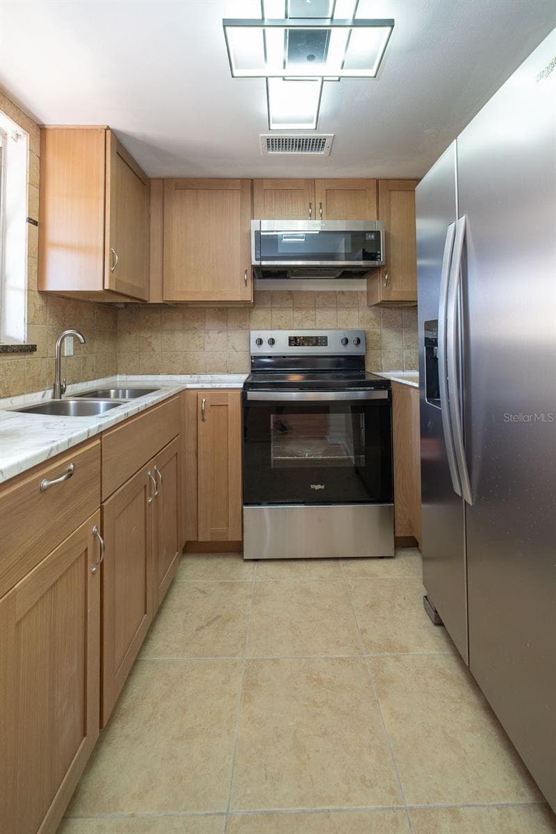 Condominium at 4807 MARINE PKWY #103, NEW PORT RICHEY, photo 2 of 47
