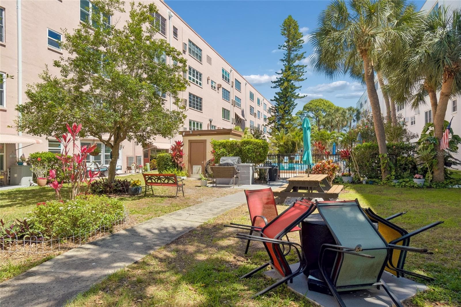 Outdoor Grilling patio. - 5501 80TH ST N #102, ST PETERSBURG