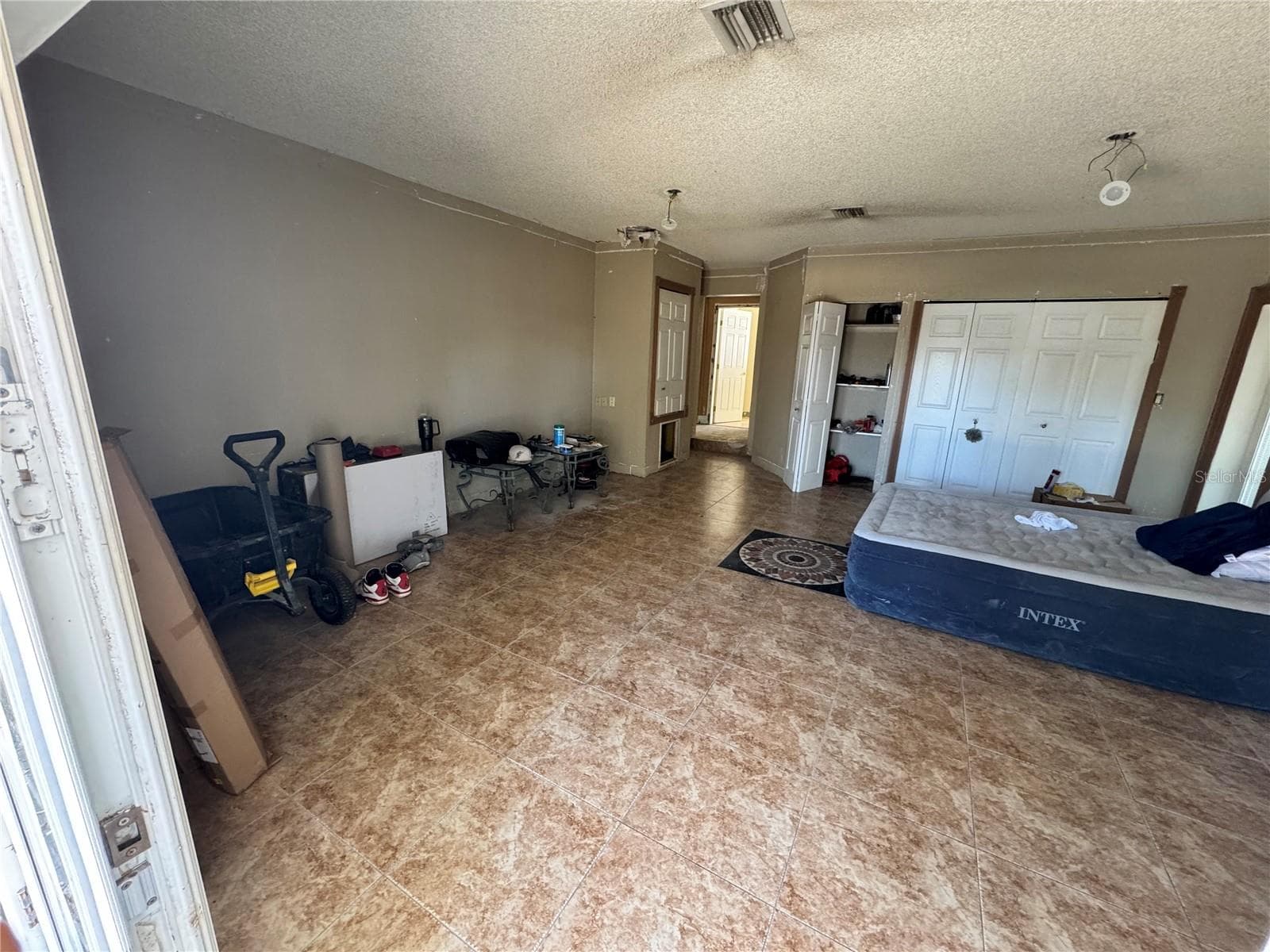 Single Family Residence at 651 69TH AVE S, ST PETERSBURG, photo 5 of 15