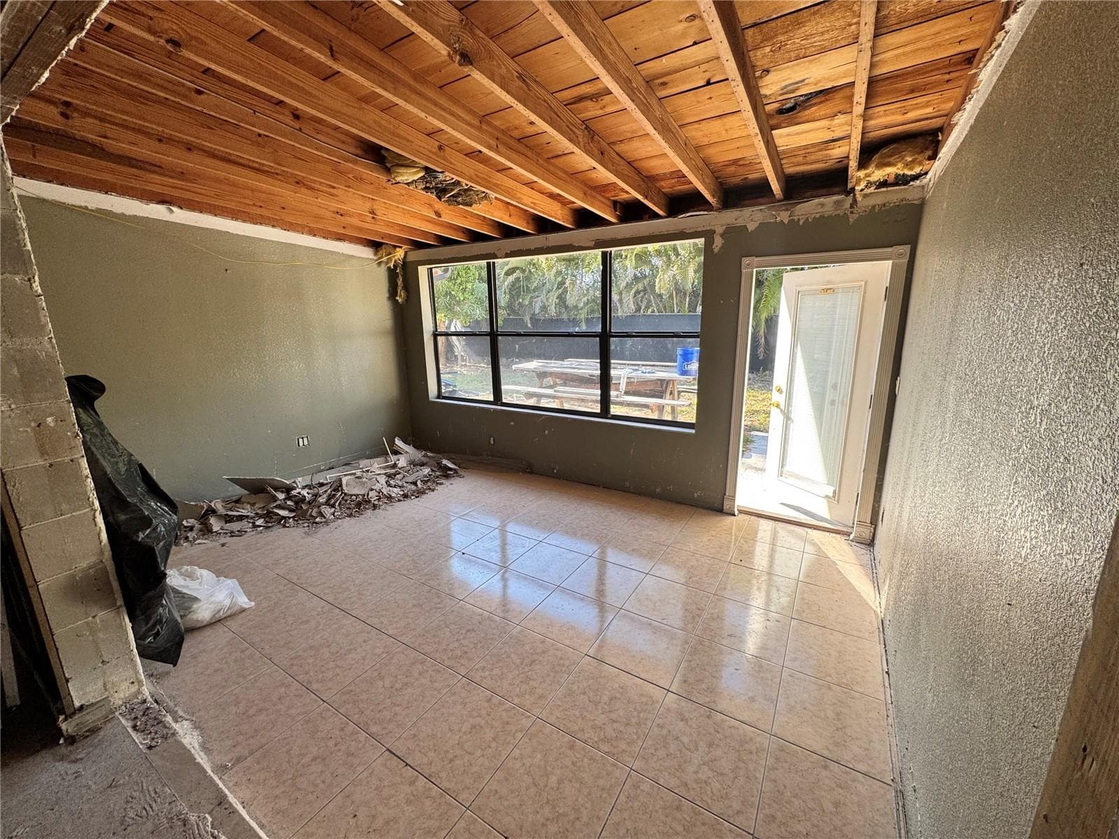 Single Family Residence at 651 69TH AVE S, ST PETERSBURG, photo 11 of 15