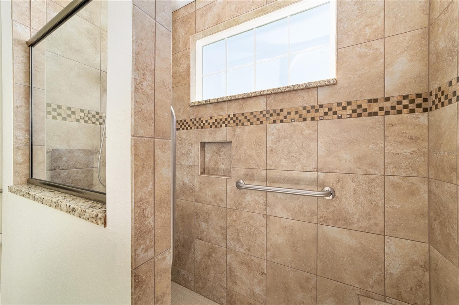 Roman Shower - 10948 SE 167TH PL, SUMMERFIELD