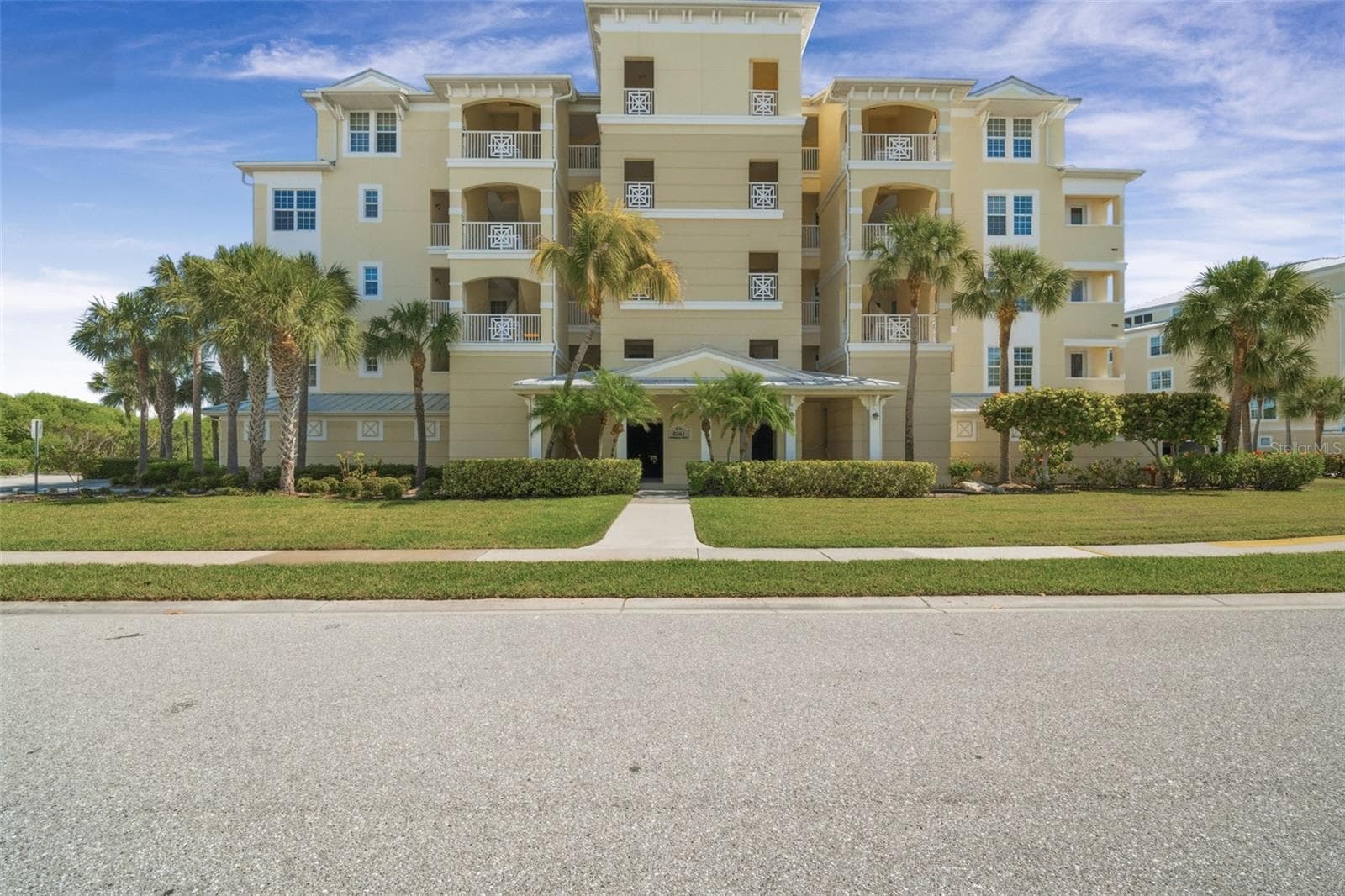 8561 AMBERJACK CIR #302