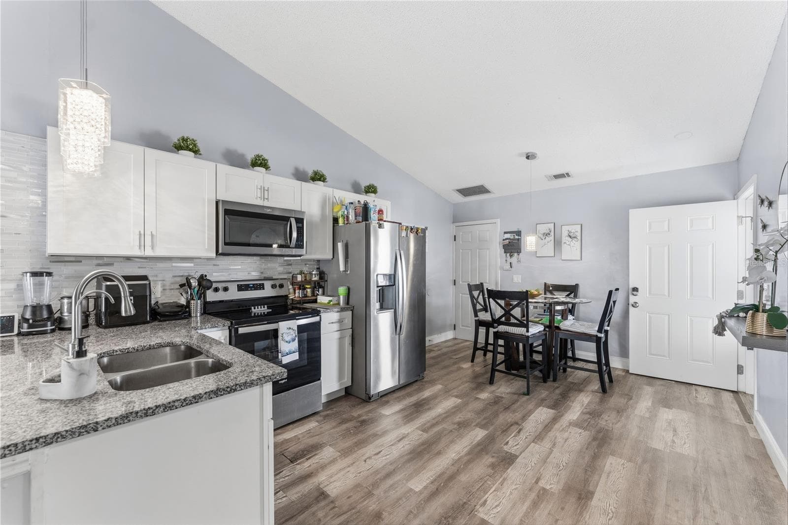 Single Family Residence at 114 WINTER RIDGE CIR, ORLANDO, photo 3 of 20
