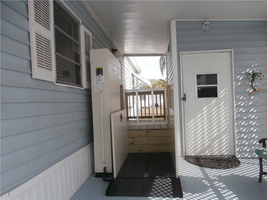 Mobile Home at 3204 CHANNING DR, HOLIDAY, photo 9 of 18