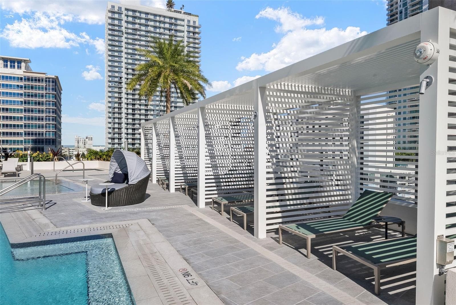 Condominium at 275 1ST AVE #3807, ST PETERSBURG, photo 28 of 36
