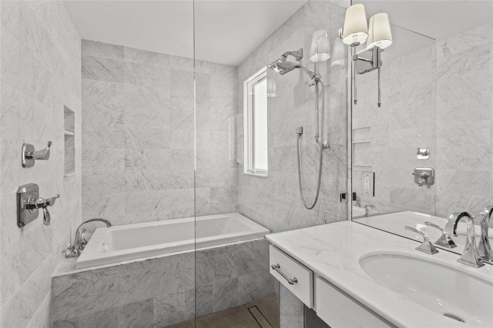 Single Family Residence at 624 SAINT JUDES DR, LONGBOAT KEY, photo 20 of 43