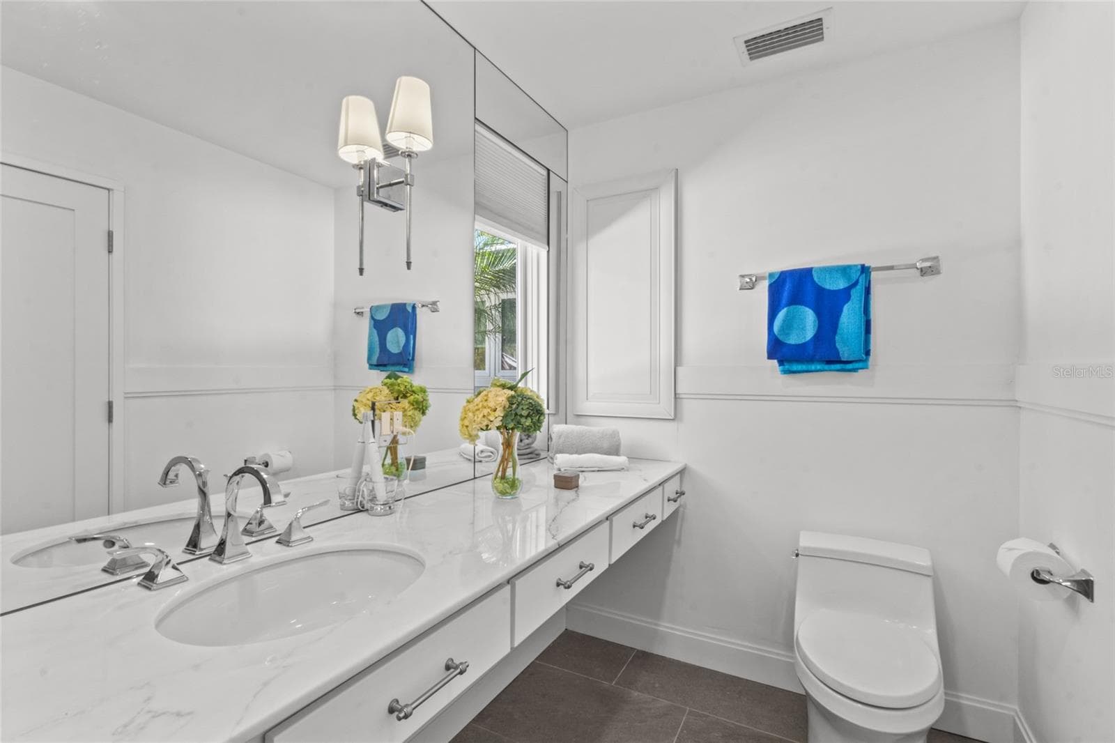 Single Family Residence at 624 SAINT JUDES DR, LONGBOAT KEY, photo 21 of 43