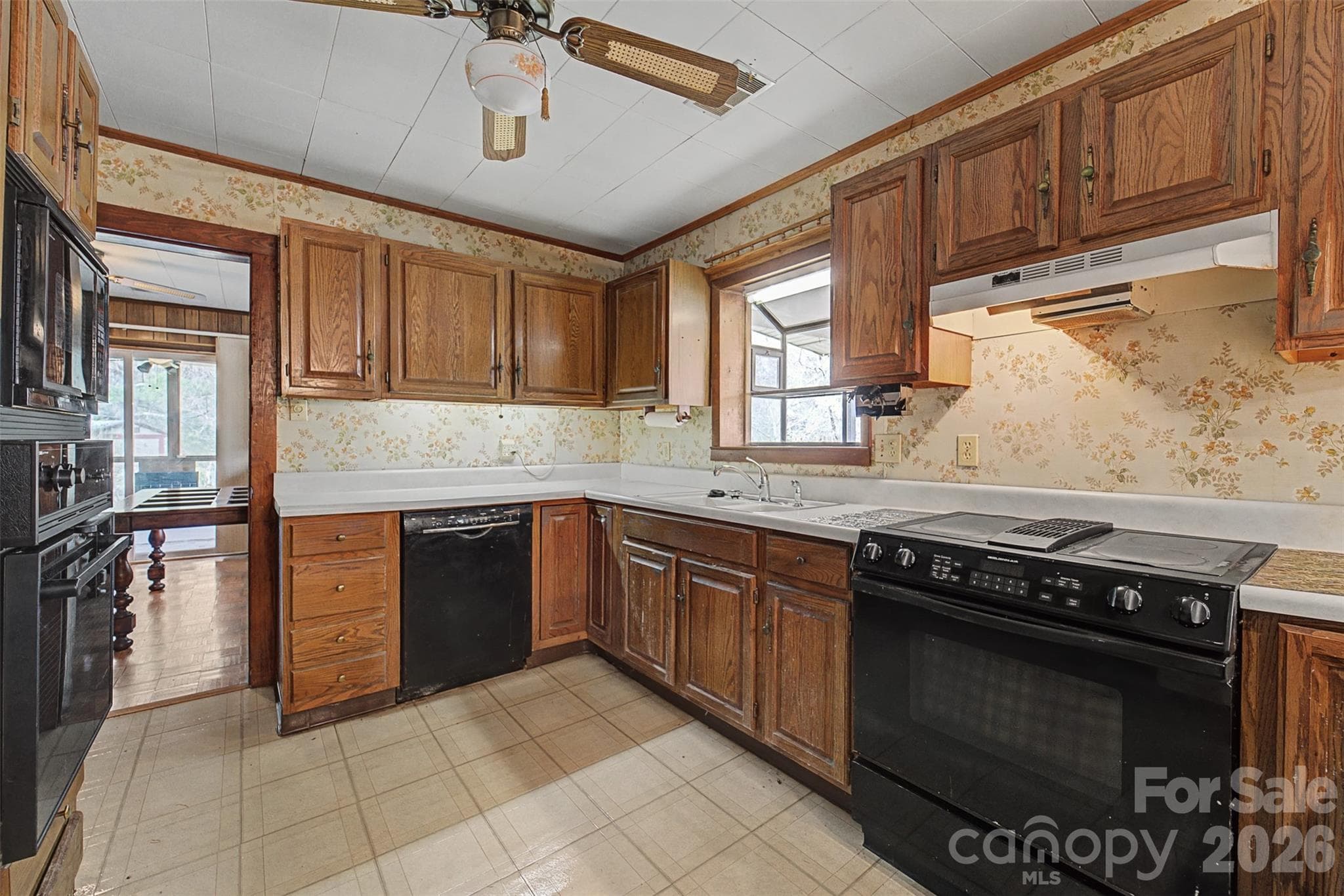 Single Family Residence at Sylva, photo 15 of 47