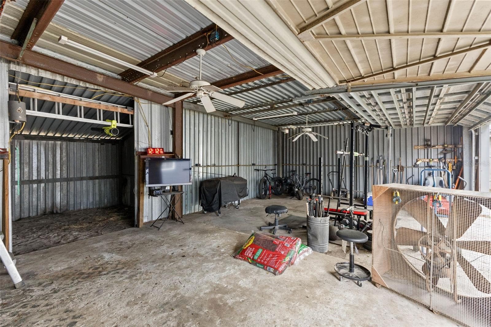 Garage / Storage / Shed / Workshop - 11119 MAHIN LN, RIVERVIEW