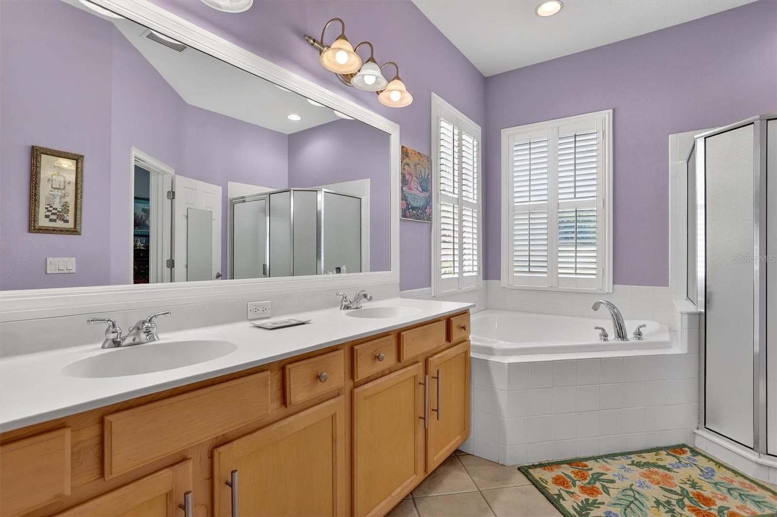 Primary bath with separate large soaking tub and double vanity. - 416 MANNS HARBOR DR, APOLLO BEACH