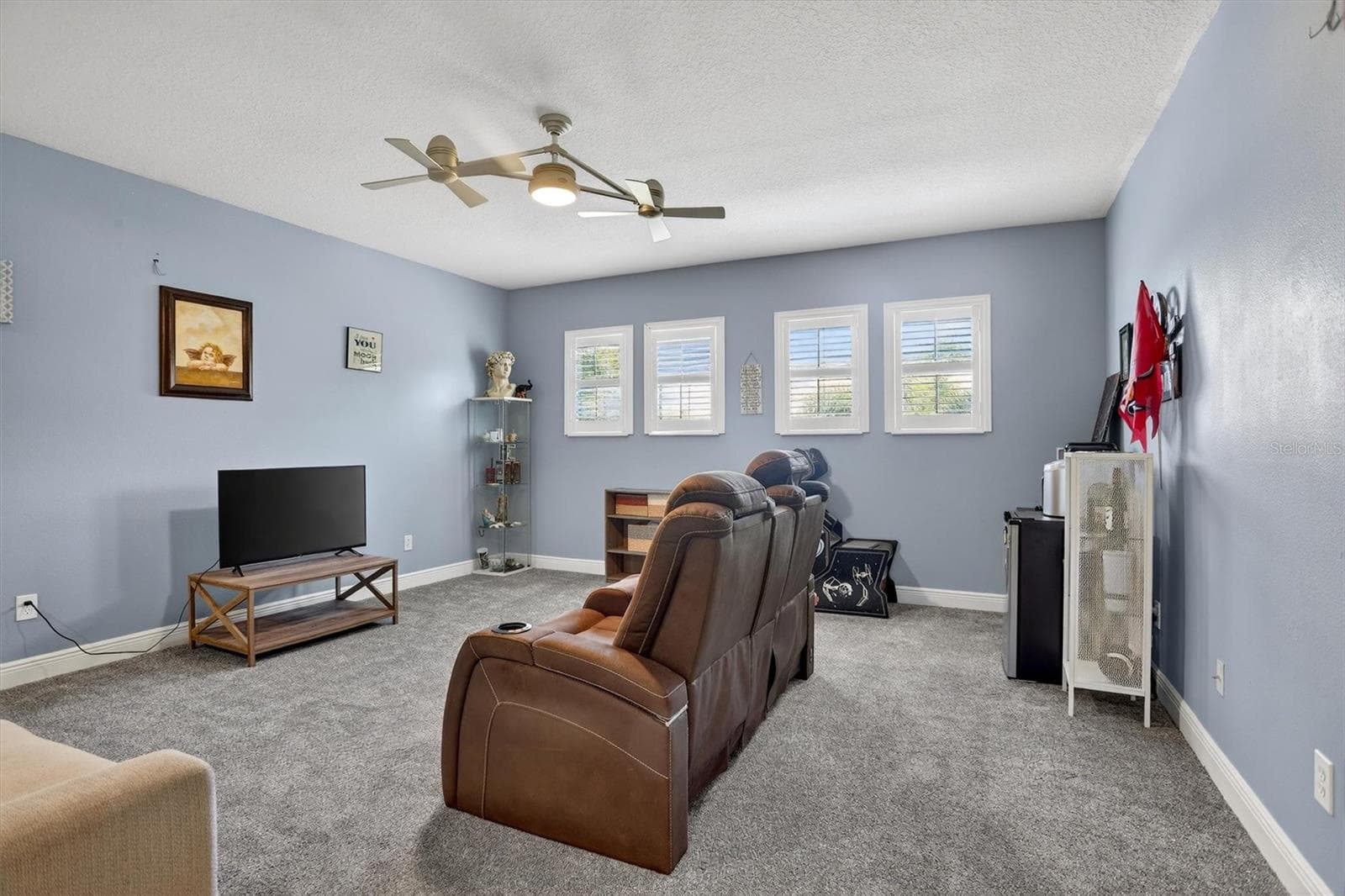 Expansive loft space ideal as a second living area, playroom, or in-home theatre. - 416 MANNS HARBOR DR, APOLLO BEACH