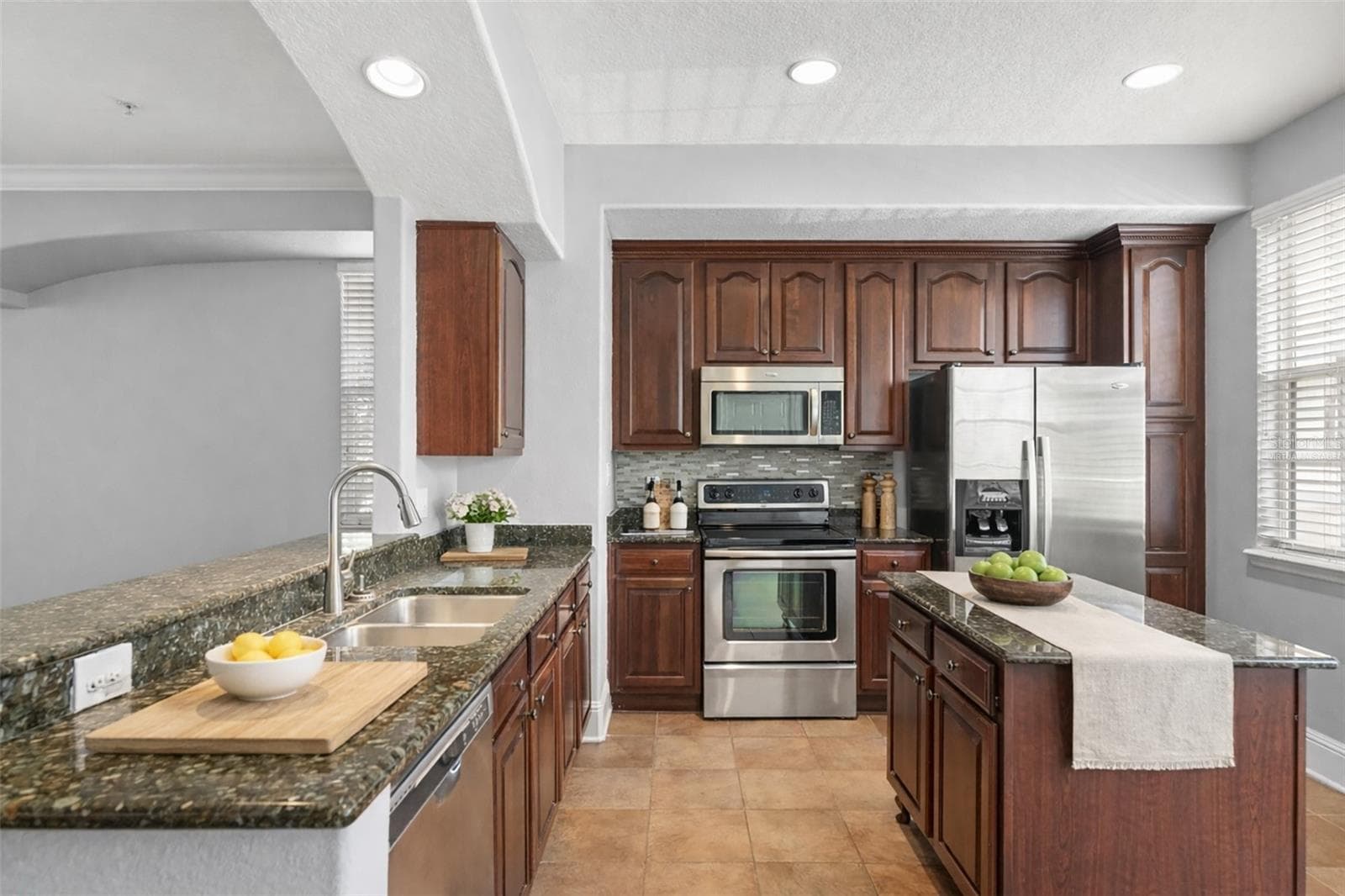 (virtually staged) - 1563 COMMON WAY RD, ORLANDO