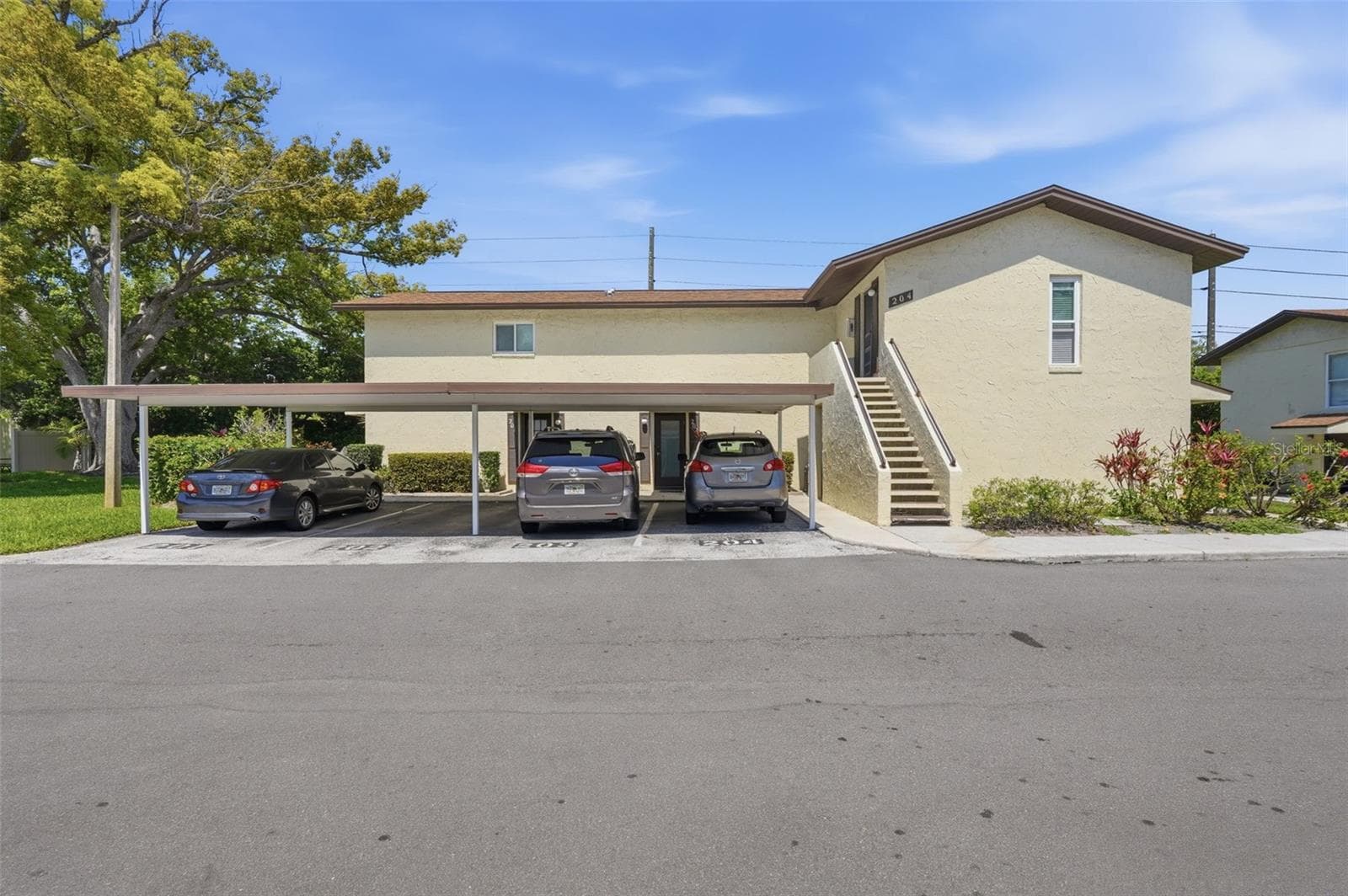 501 E BAY DR #202