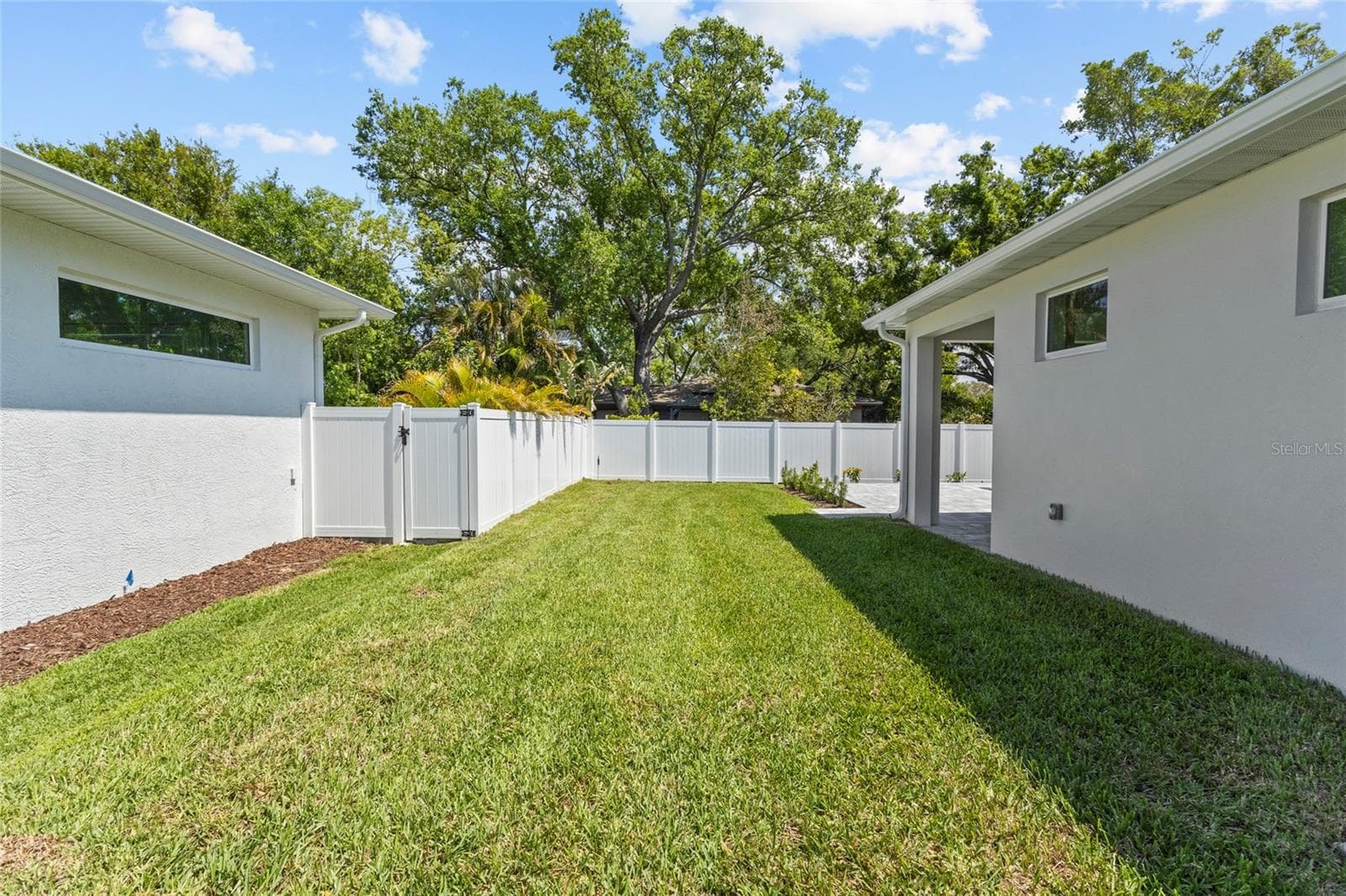 Fence will fully enclose the backyard / this is the North side - 217 S SHADE AVE, SARASOTA