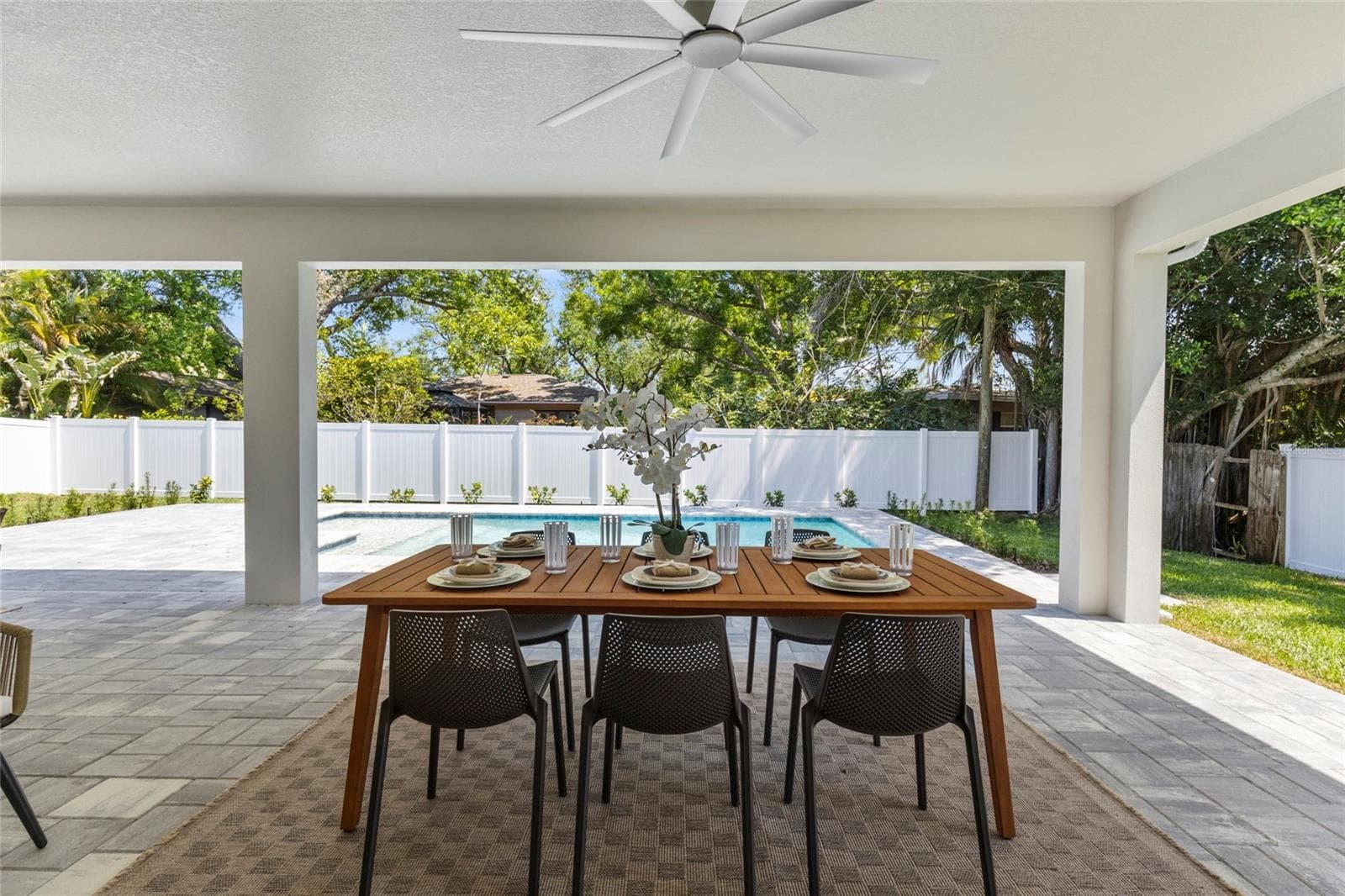 Dining Al Fresco has never been so easy. - 217 S SHADE AVE, SARASOTA