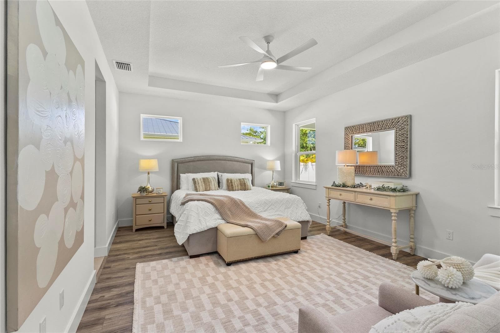 Large space, King Bed - 217 S SHADE AVE, SARASOTA