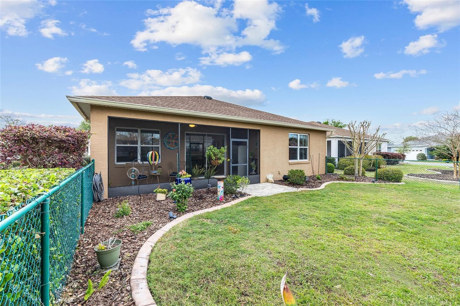 Fully-fenced backyard! - 8566 SW 79TH AVE, OCALA