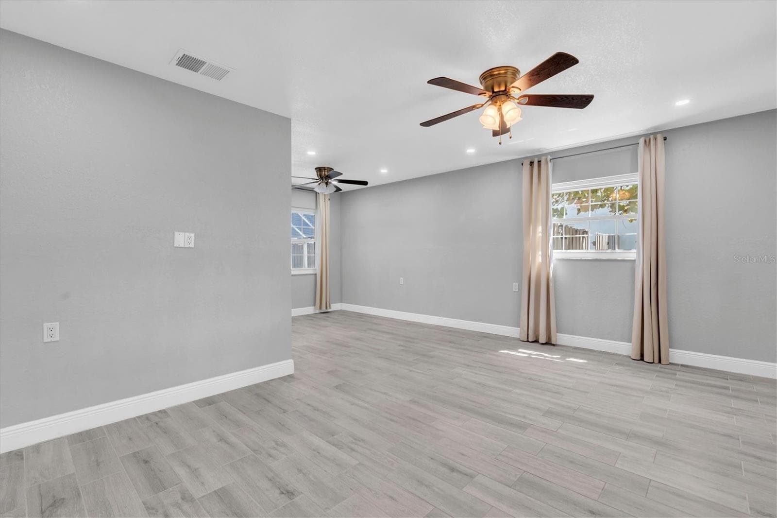 Single Family Residence at 5619 DENVER ST NE, ST PETERSBURG, photo 6 of 51