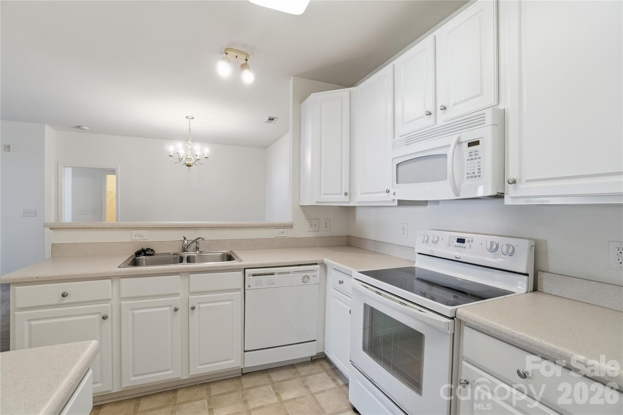 Condominium at 16742 Amberside Road E, Cornelius, photo 6 of 23