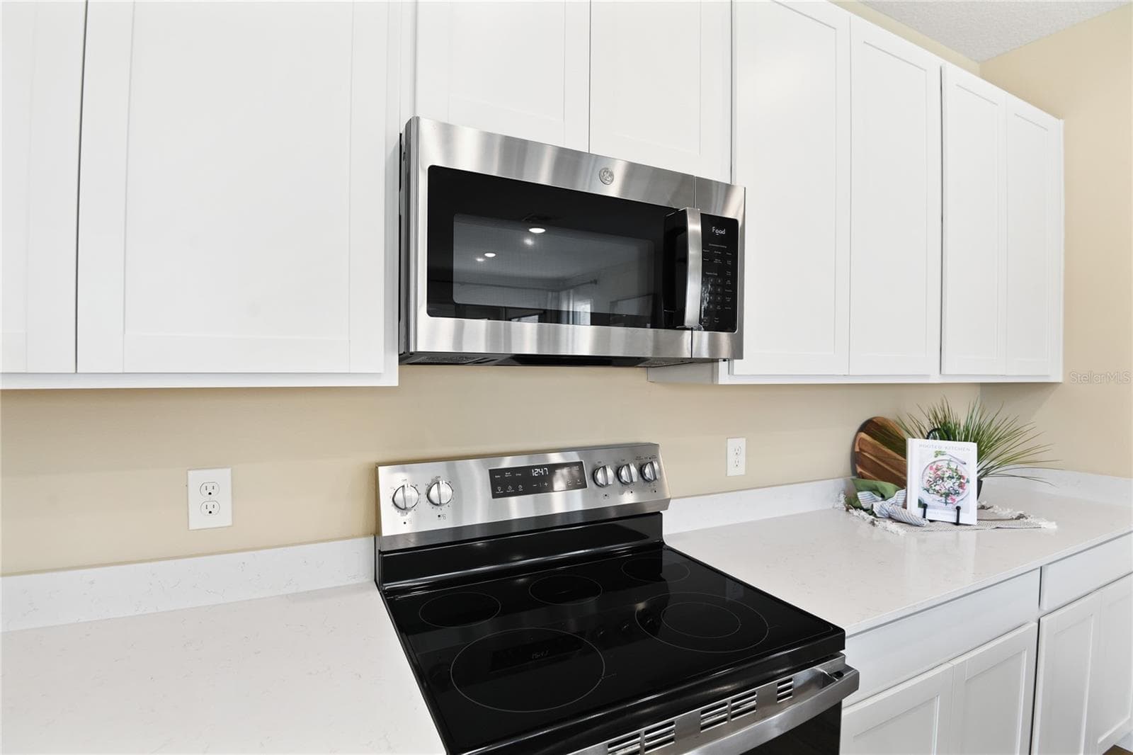 Single Family Residence at 2910 27TH AVE E, PALMETTO, photo 5 of 19
