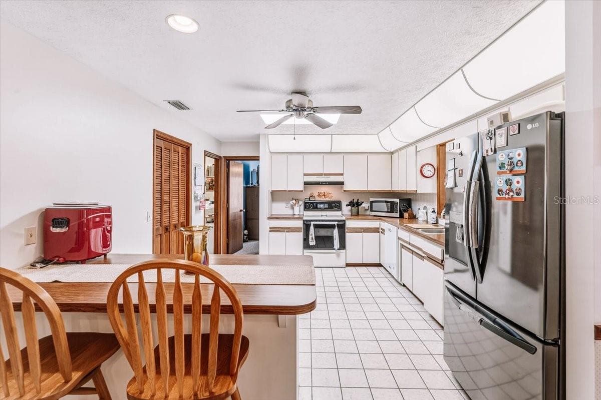 Single Family Residence at 9103 E AQUA VISTA DR, INVERNESS, photo 14 of 65