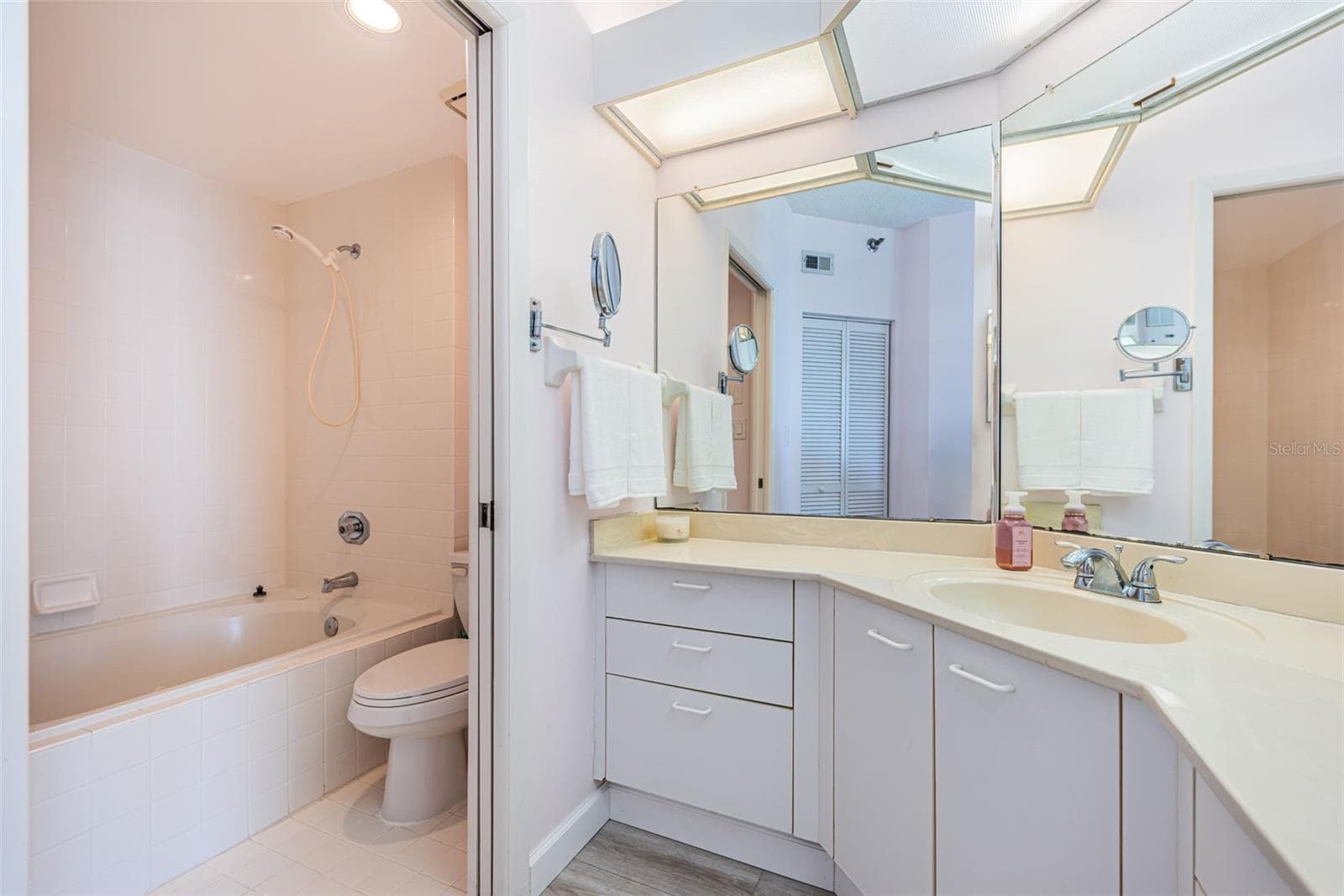 Master Bath with Jetted Tub - 7979 SAILBOAT KEY BLVD S #205, SOUTH PASADENA