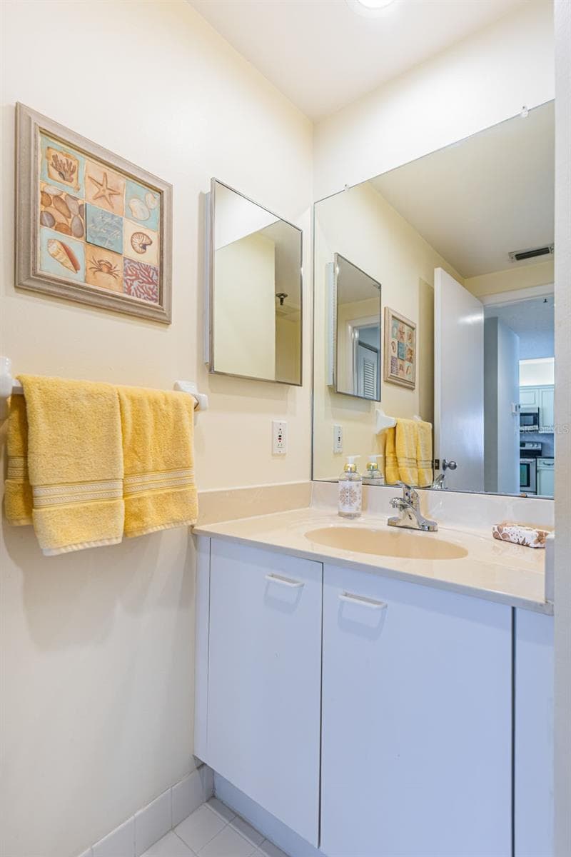 Guest Bath with Shower - 7979 SAILBOAT KEY BLVD S #205, SOUTH PASADENA