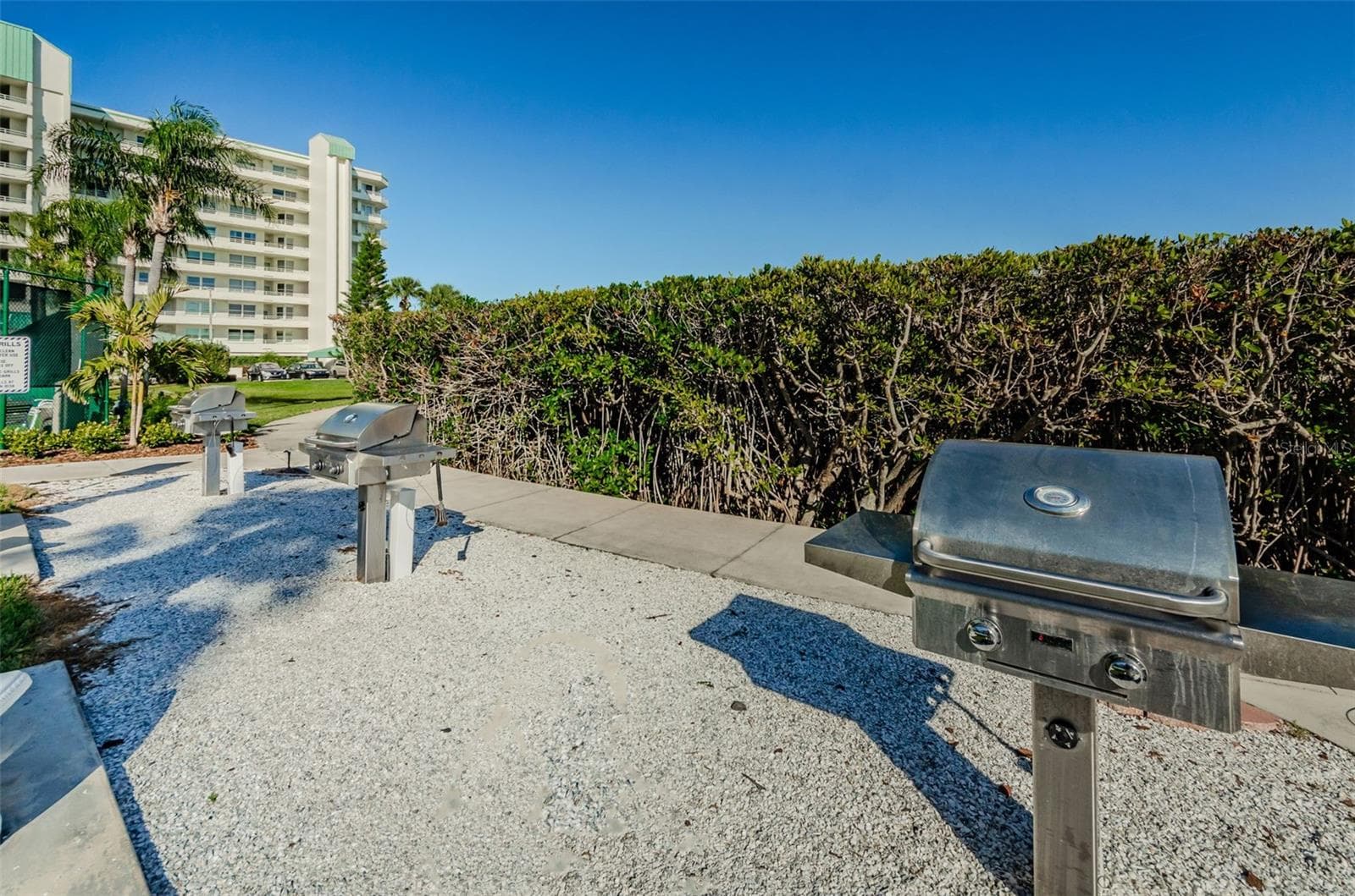 Picnic and Grilling Area - 7979 SAILBOAT KEY BLVD S #205, SOUTH PASADENA