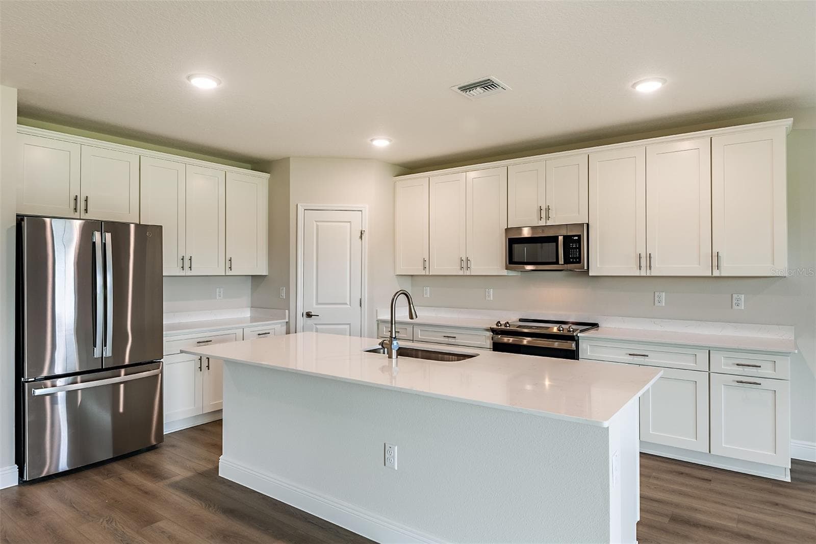 Single Family Residence at 31717 BIENVILLE LN, WESLEY CHAPEL, photo 6 of 31