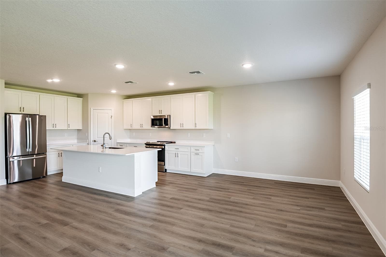 Single Family Residence at 31717 BIENVILLE LN, WESLEY CHAPEL, photo 9 of 31