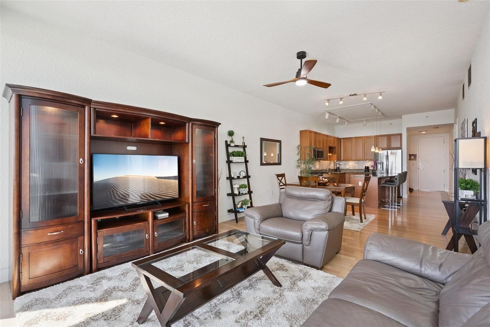 Spacious layout perfect for entertaining and everyday living - 150 E ROBINSON ST #2709, ORLANDO