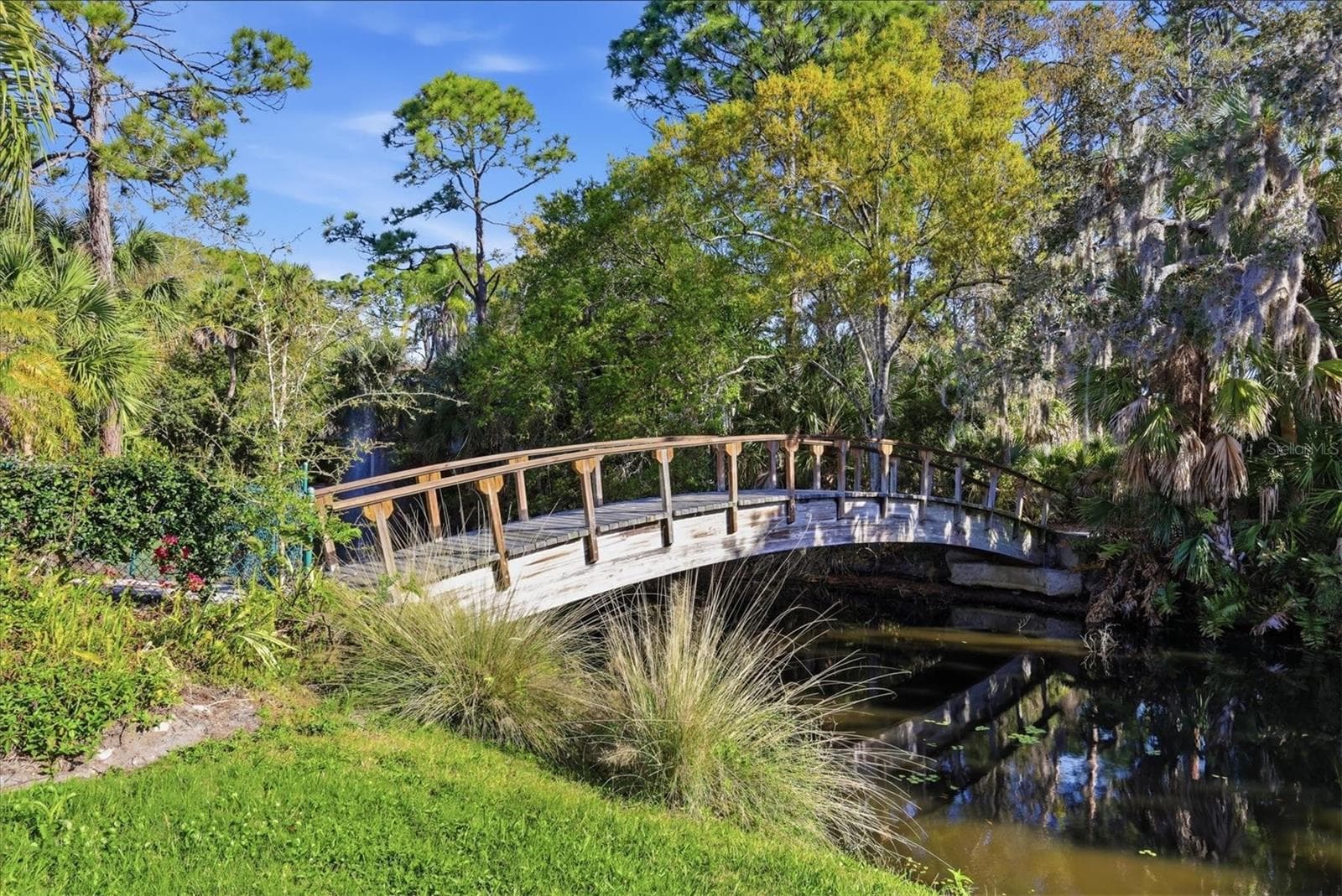 wooden footbridge to community heated pool and walking path - 3351 THORNWOOD RD #3351, SARASOTA