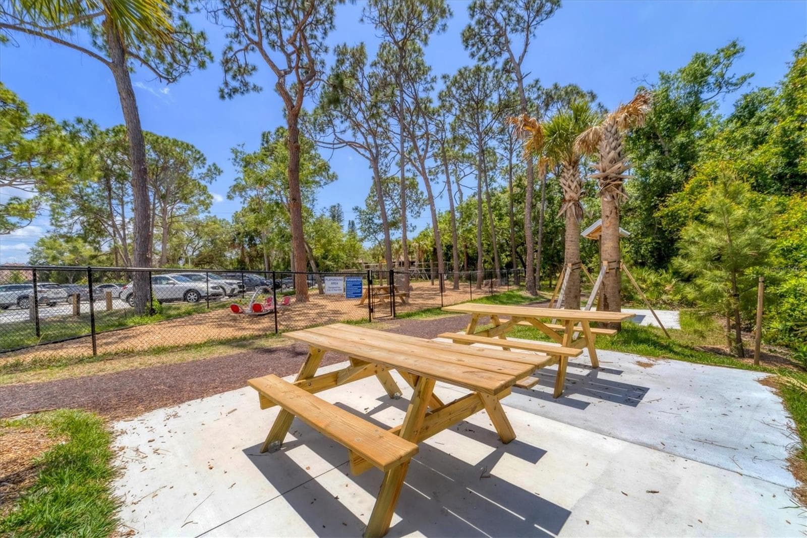 Picnic area - 3351 THORNWOOD RD #3351, SARASOTA