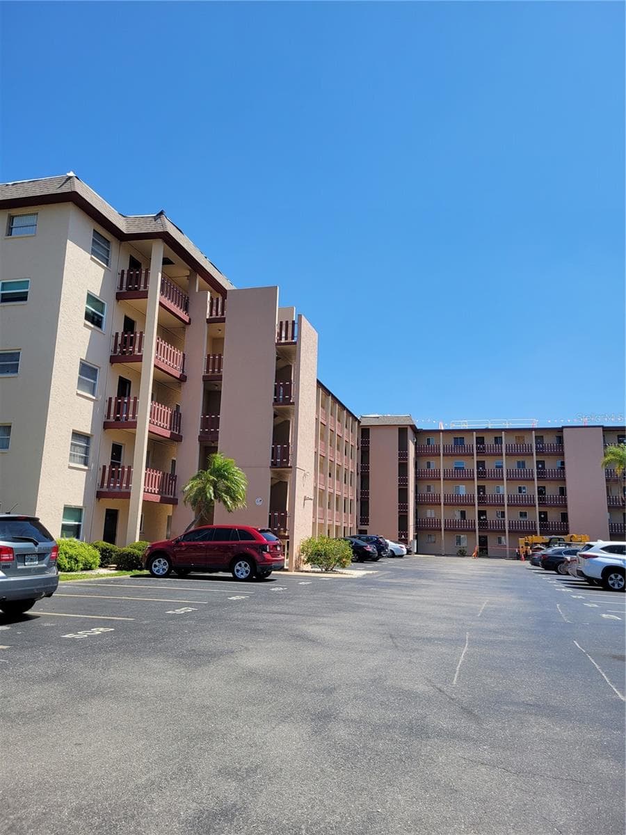 4079 LAKE BAYSHORE DR #308