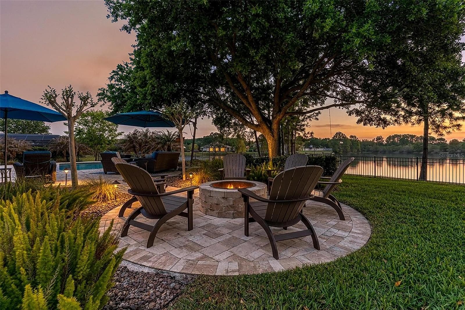 FIRE PIT FOR GATHERINGS - 3001 ISOLA BELLA BLVD, MOUNT DORA