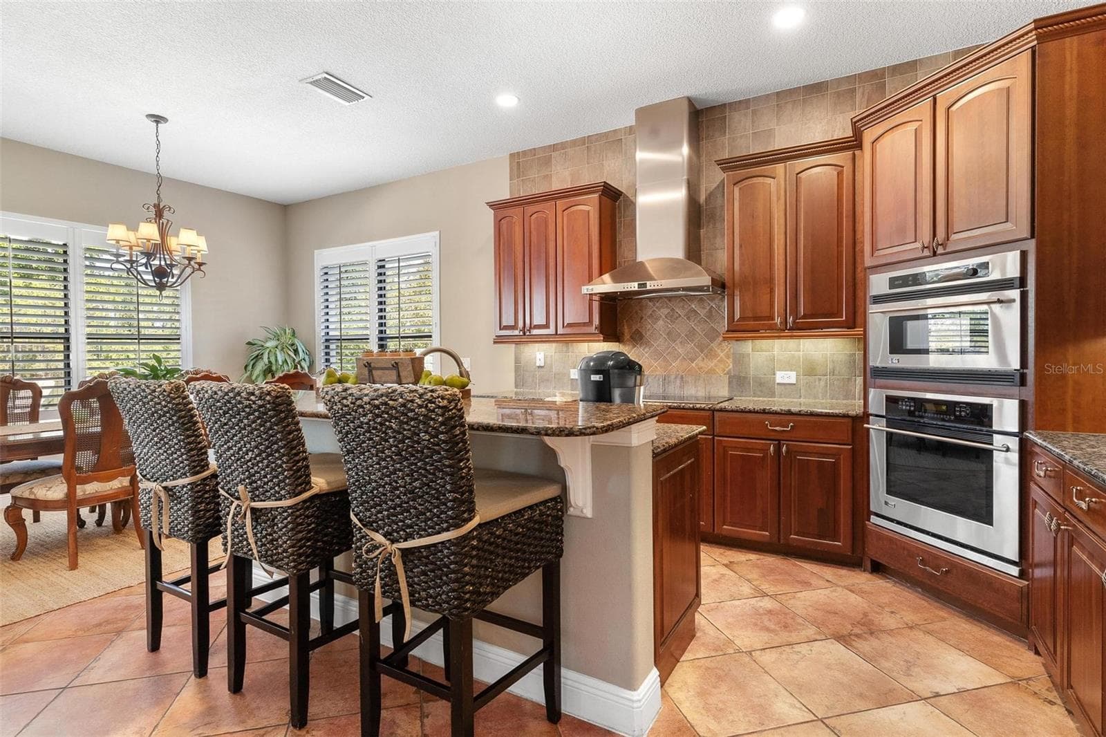 KITCHEN ISLAND AND BAR - 3001 ISOLA BELLA BLVD, MOUNT DORA