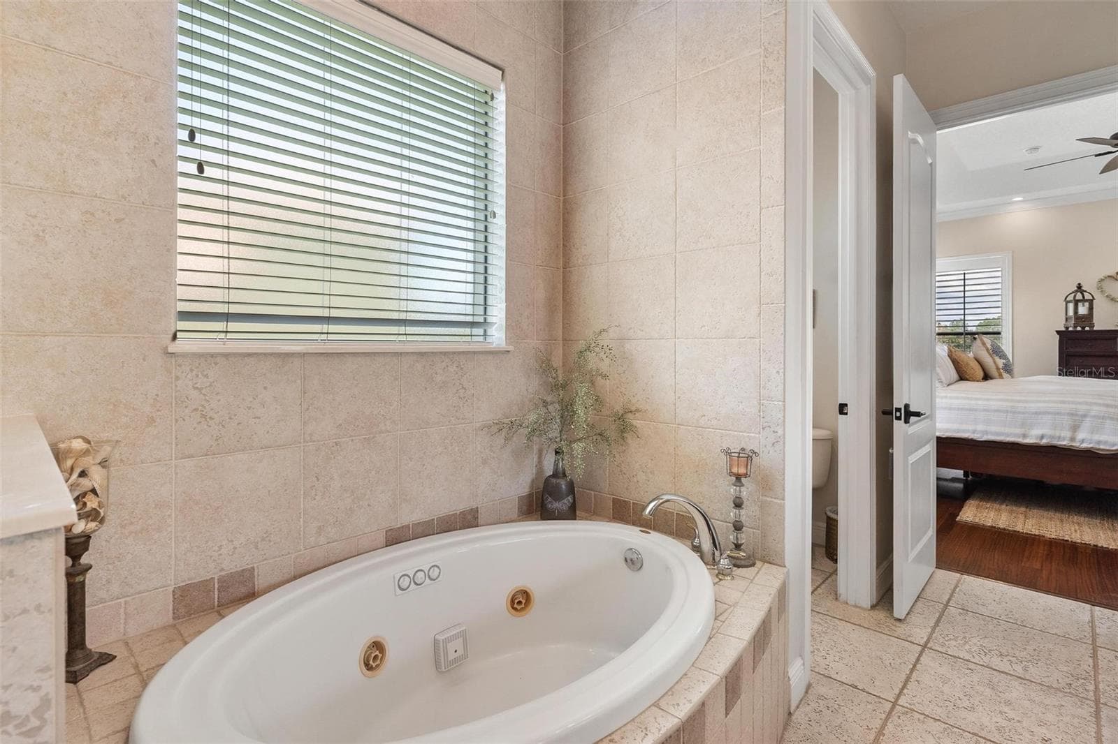 JETTED GARDEN TUB - 3001 ISOLA BELLA BLVD, MOUNT DORA