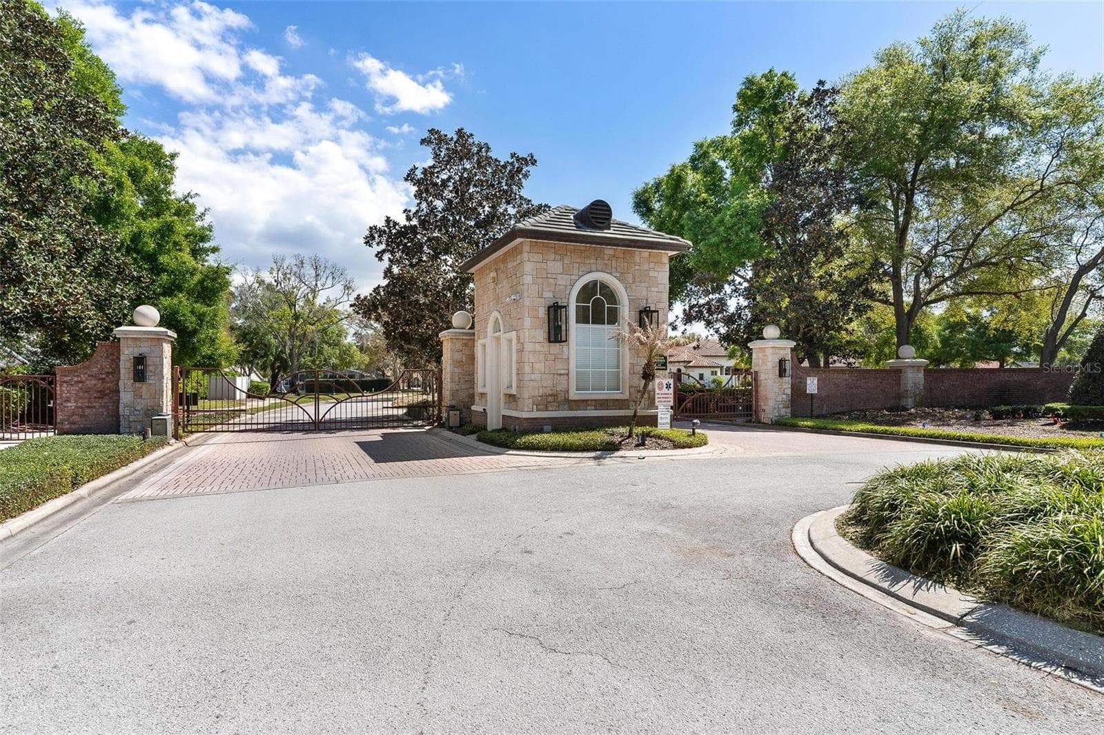 LOCH LEVEN ENTRANCE - 3001 ISOLA BELLA BLVD, MOUNT DORA