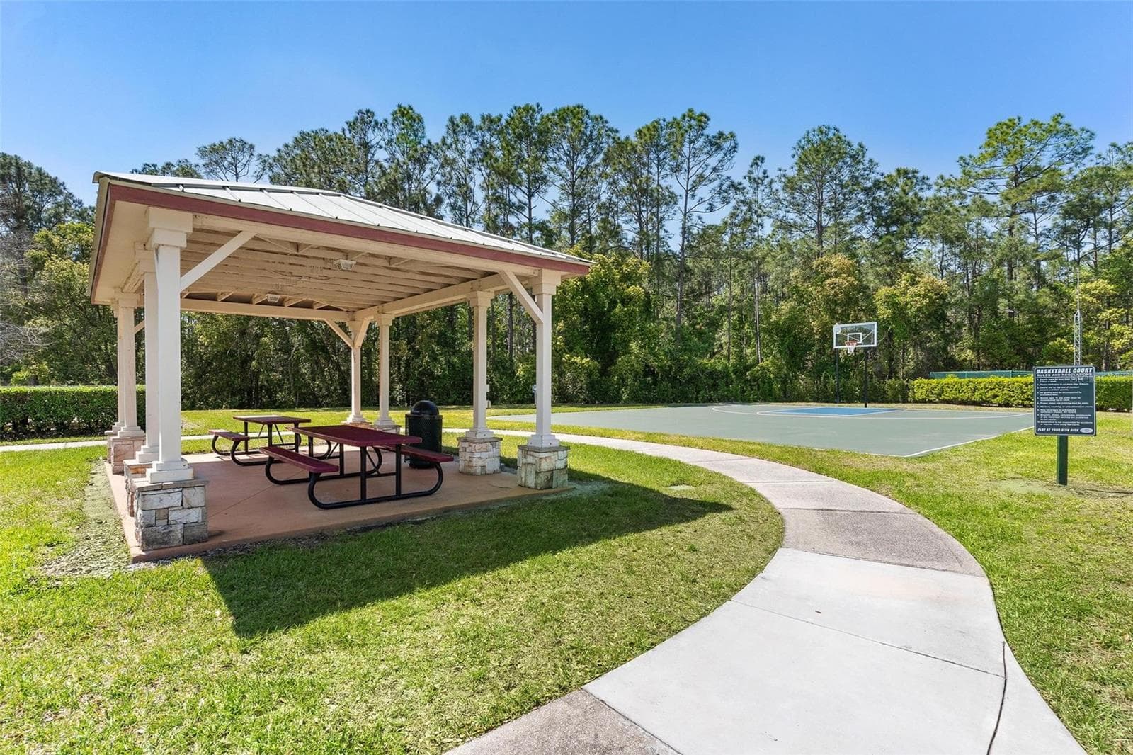 PICNIC AREA - 3001 ISOLA BELLA BLVD, MOUNT DORA