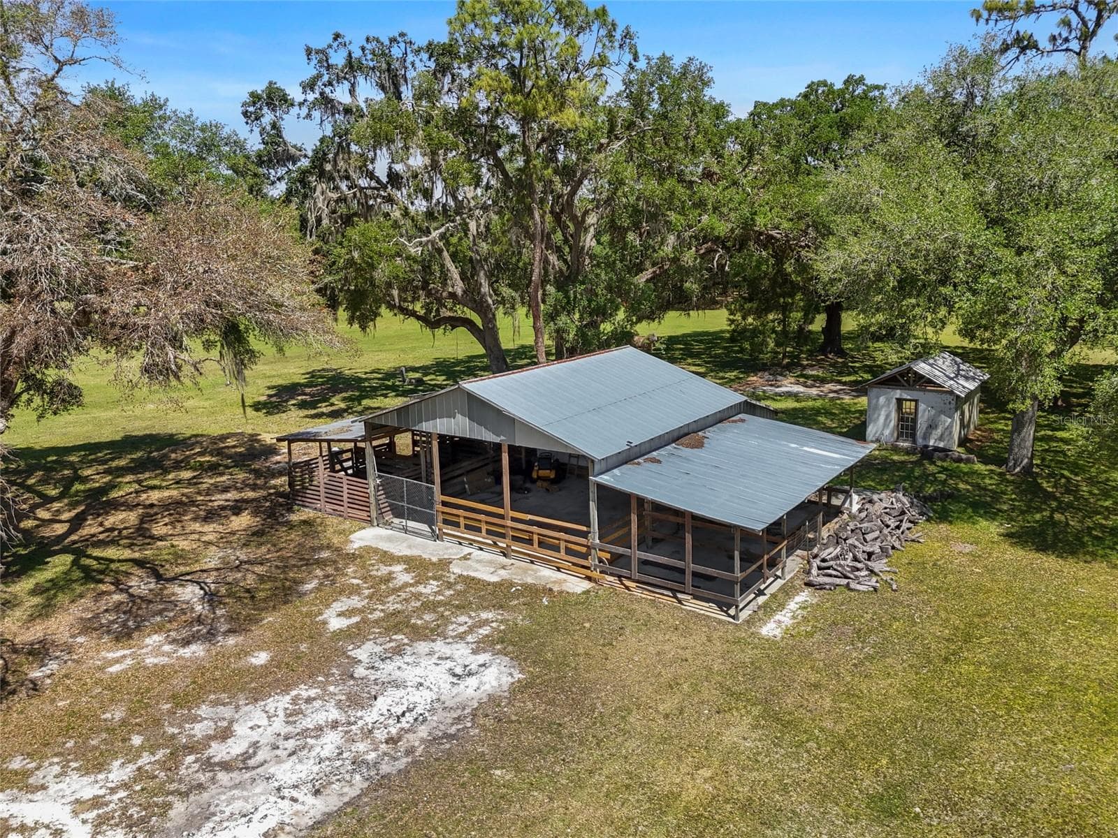 Barn - 11902 CR 727, WEBSTER